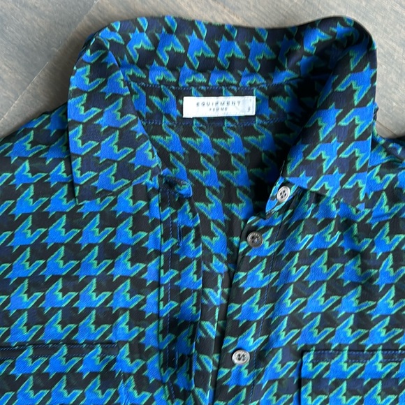 Equipment Sheer Silk Houndstooth Patterned Button Down Blouse Top. Size Small. - Picture 6 of 8